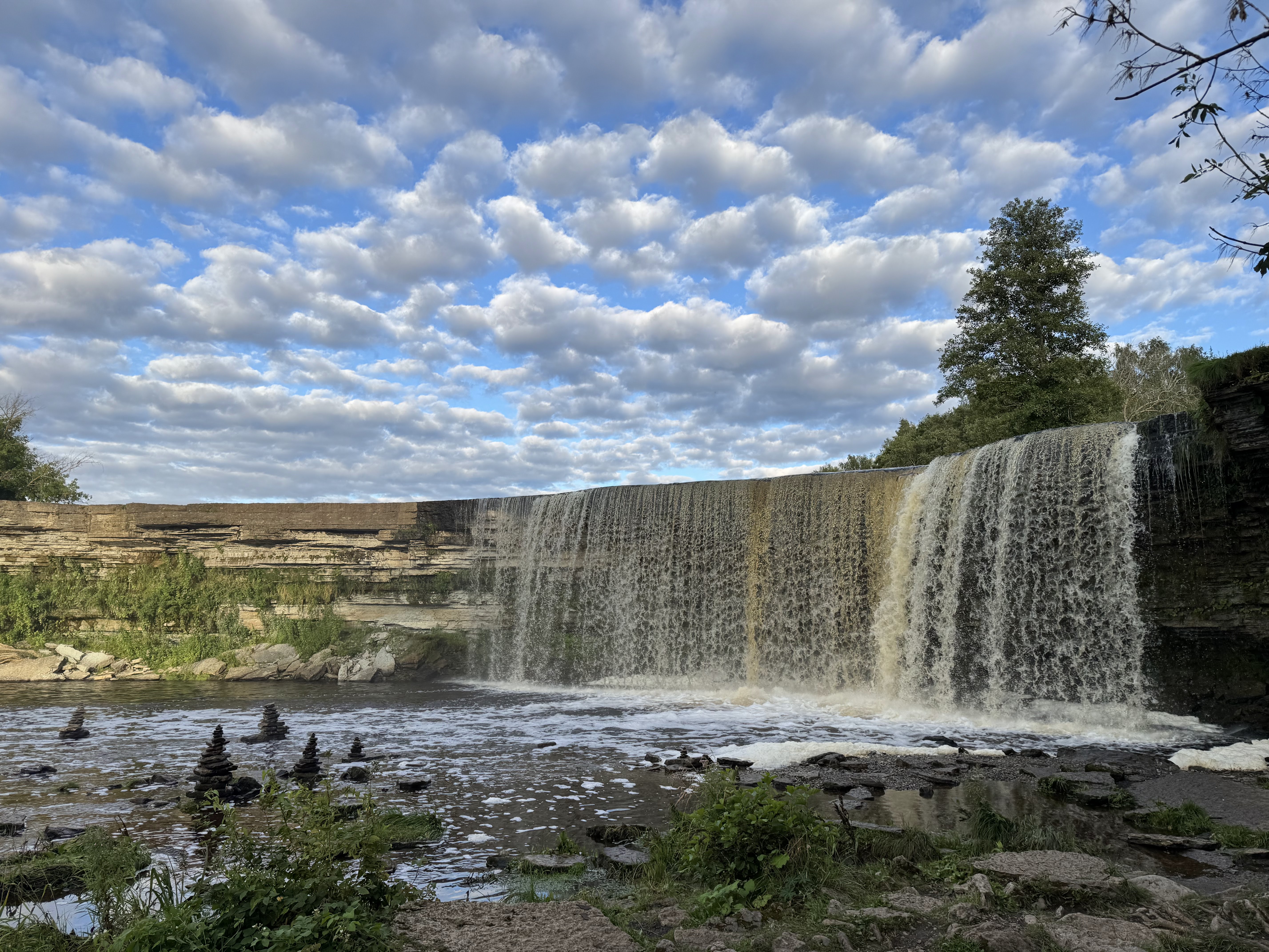 Jägala juga – Panoraamvaade Jägala-Joas, Eesti (peamine juga + lubjakivi künnis)